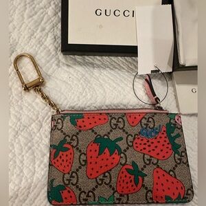 Gucci Key Ring Key Pouch Cles GG Supreme Bloom Strawberry Card Coin Case Gold